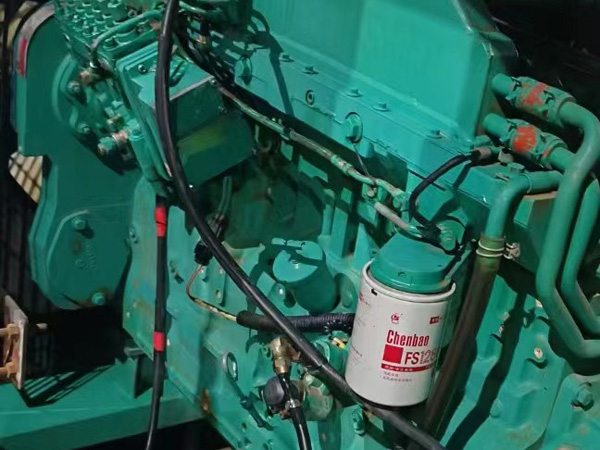 白朗如何确定新的发电机组控制系统是否与原系统兼容？