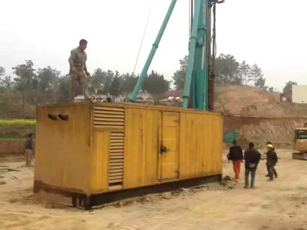 白朗如何判断水冷式机油散热器密封件是否需要更换？